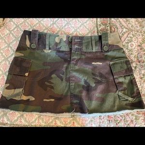 Moda International camo mini skirt Sz 4